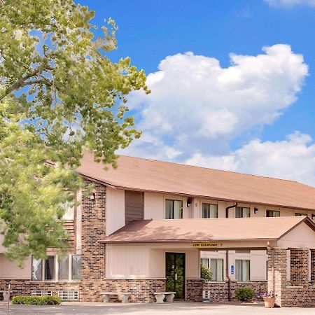 Super 8 By Wyndham Chariton Hotel Exterior foto